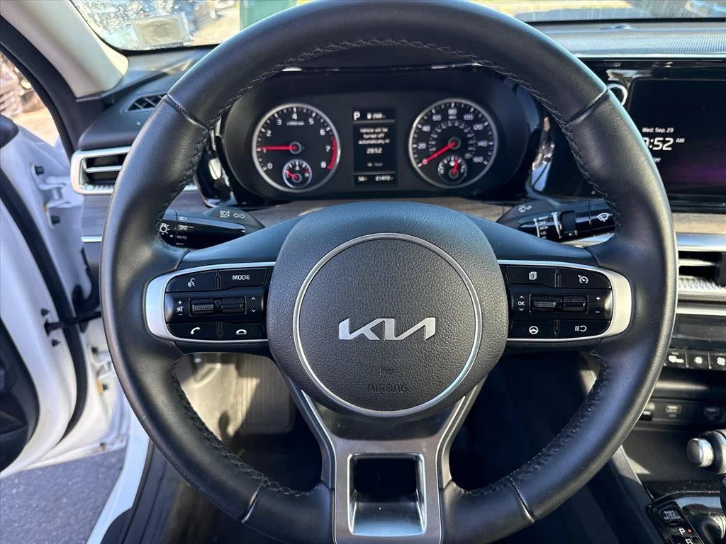 Certified Used 2024 Glacial White Pearl Kia EX image 11
