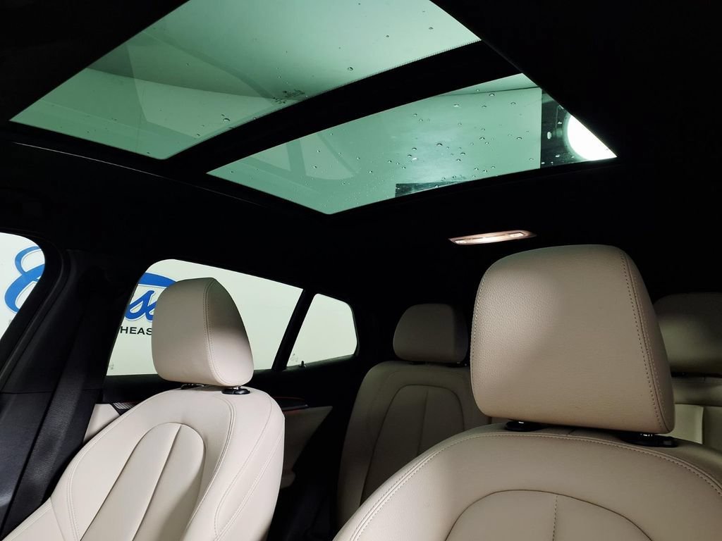 Used 2018 Black Sapphire Me BMW sDrive28i image 15