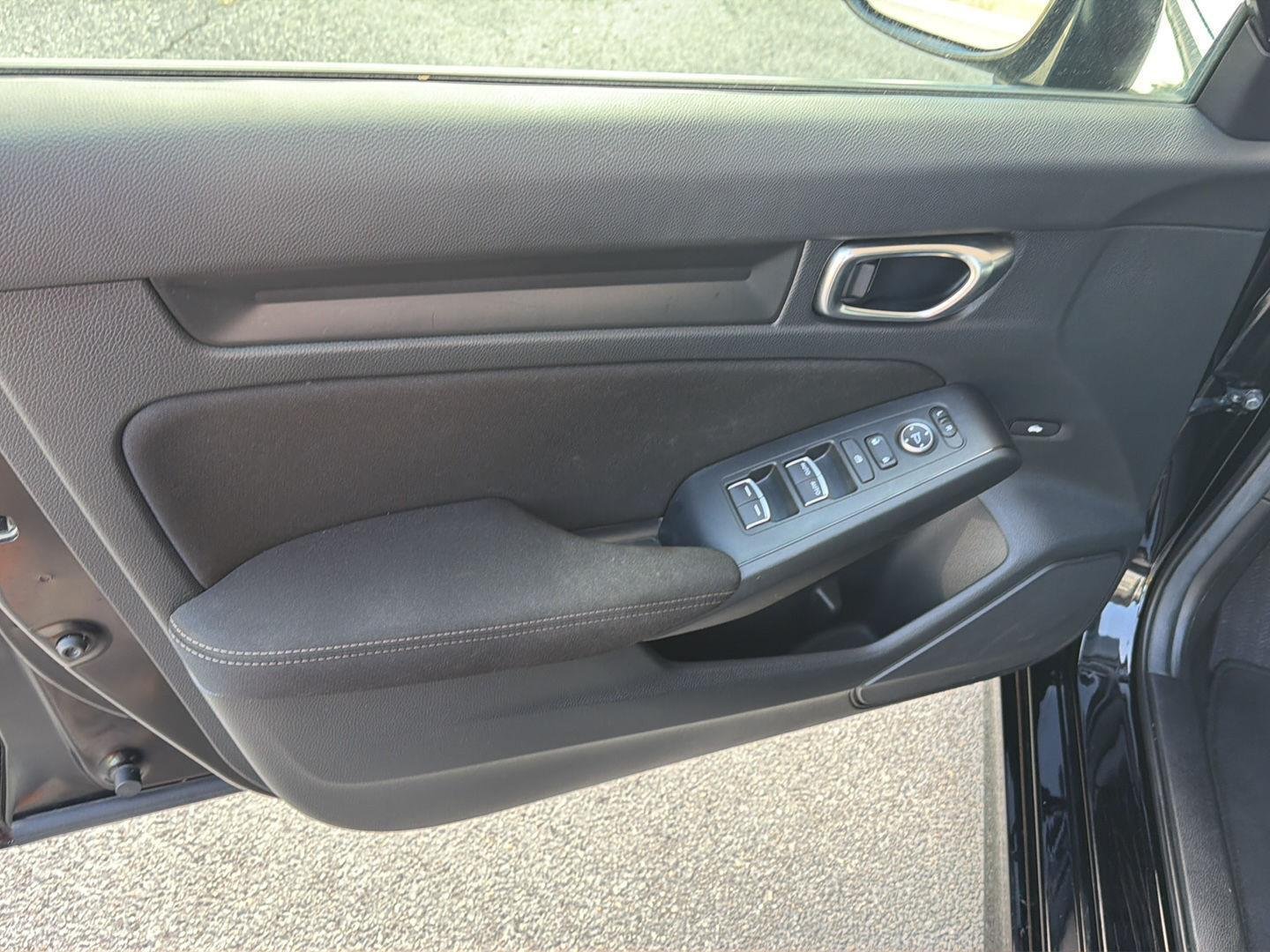 Used 2025  Honda Sport image 16