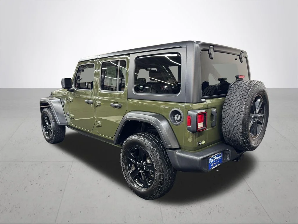 Used 2022 Green Jeep Unlimited Sport Altitude image 4
