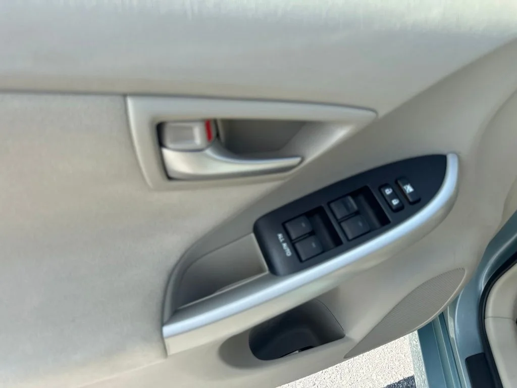 Used 2013 Beige Toyota Three image 20