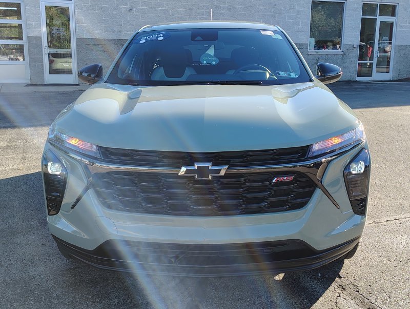Used 2024 Green Chevrolet 1RS image 3