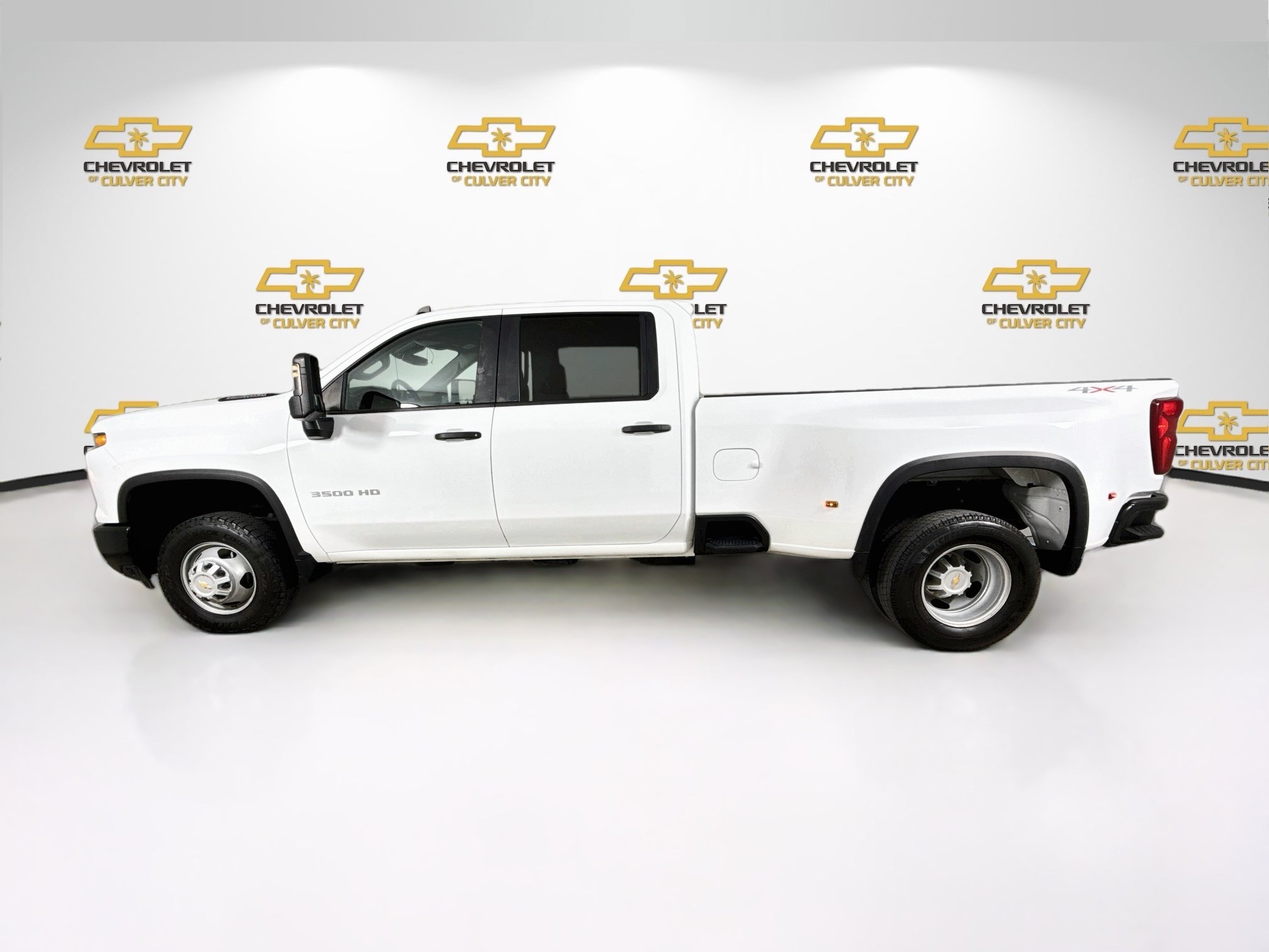 Used 2024 Summit White Chevrolet WT DRW image 5