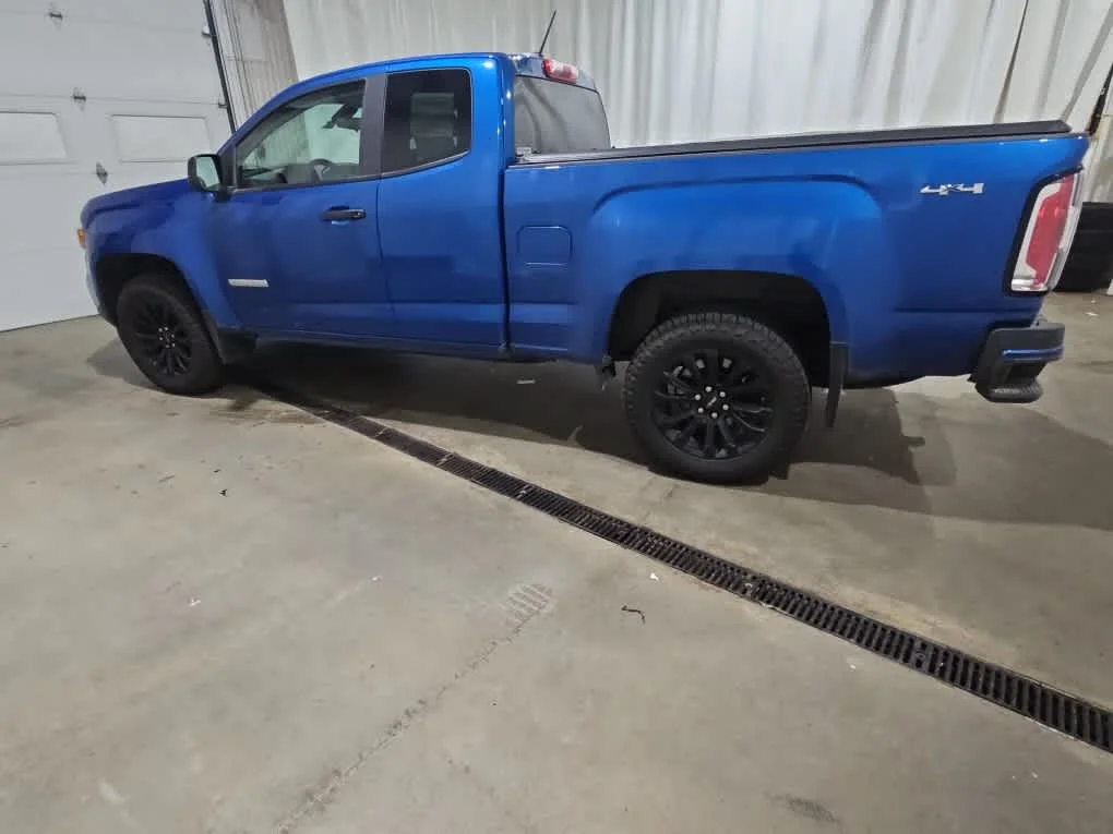 Used 2021 Dynamic Blue Metallic GMC 4WD Elevation Standard image 3