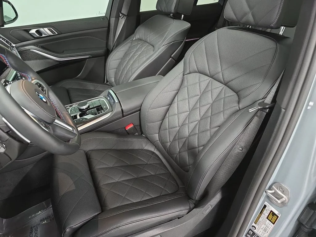 Used 2025 Gray BMW M60i image 5