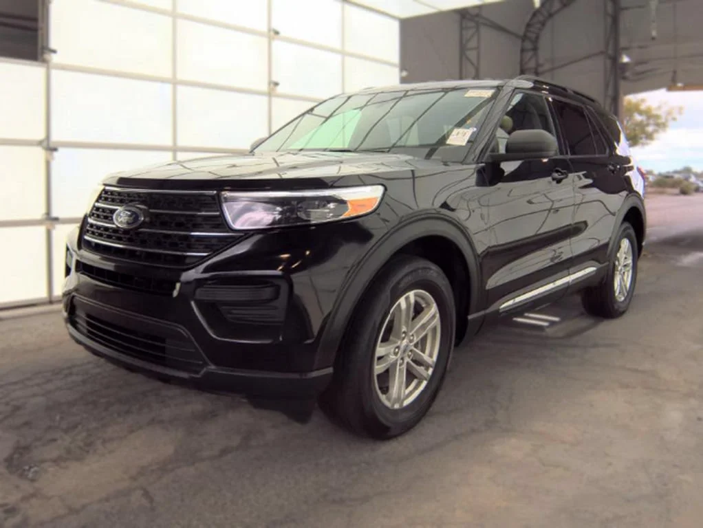Used 2023 Black Metallic Ford XLT image 2