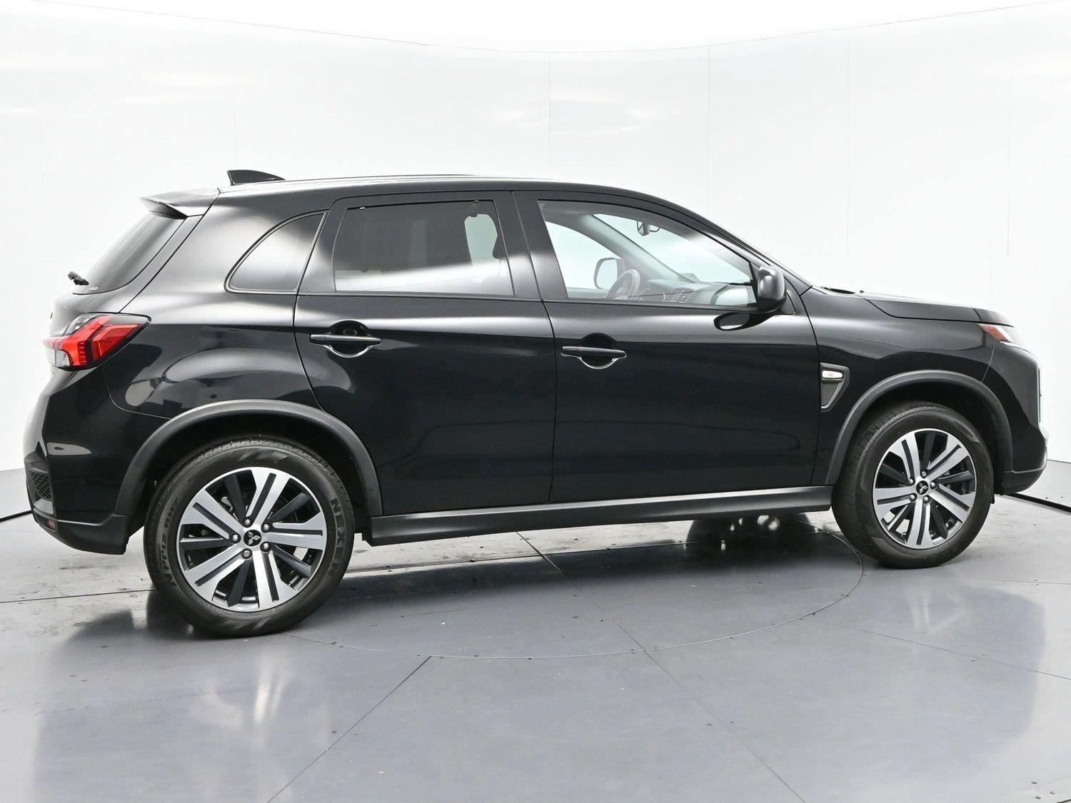 Used 2023 Labrador Black Pearl Mitsubishi ES image 7