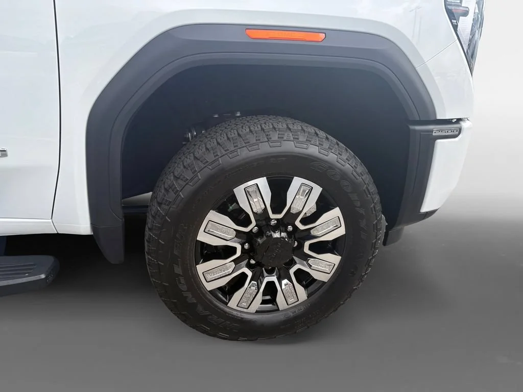 Used 2025 Summit White GMC Denali image 16