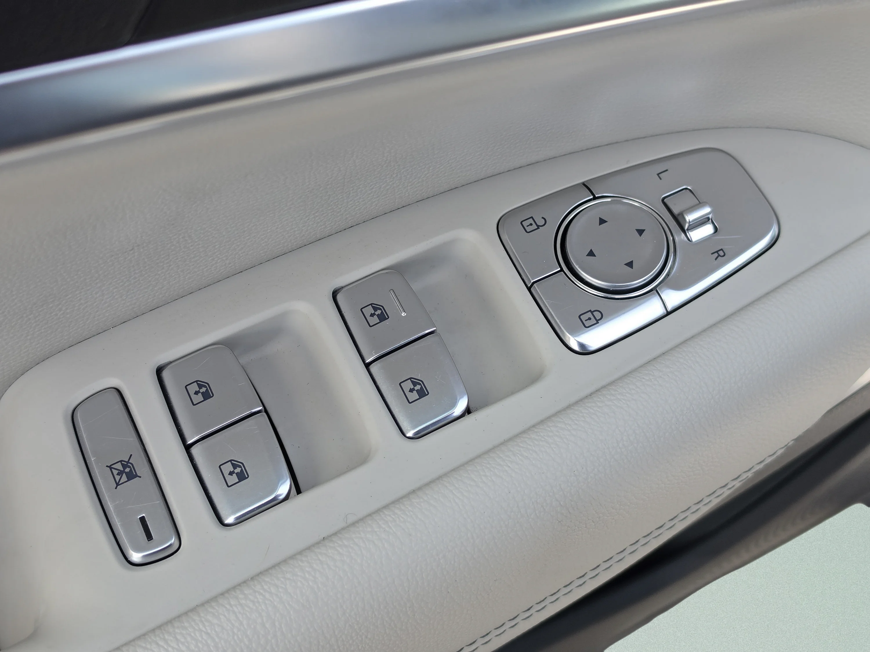 Used 2025 Savile Silver Genesis 2.5T image 22