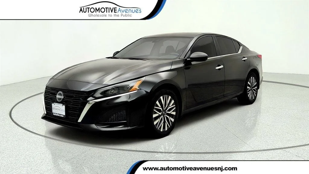 Used 2024 Super Black Nissan 2.5 SV AWD Sedan image 1