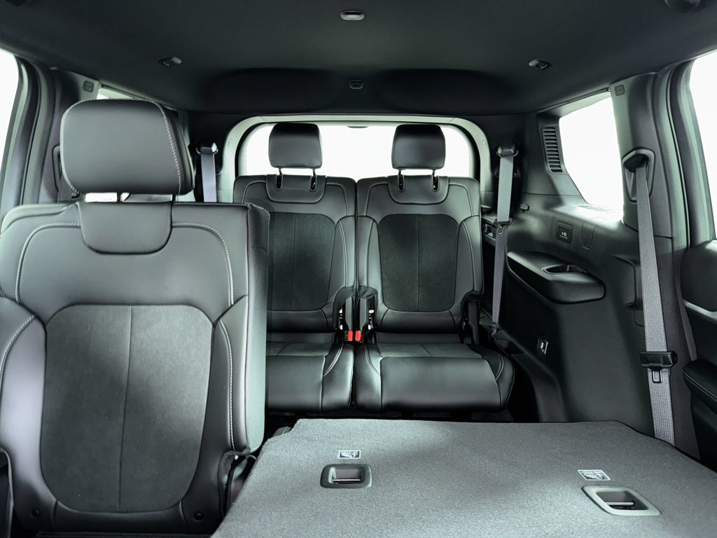 New 2026 Velvet Red Pearl-Coat Exterior Paint Jeep Laredo Altitude image 7