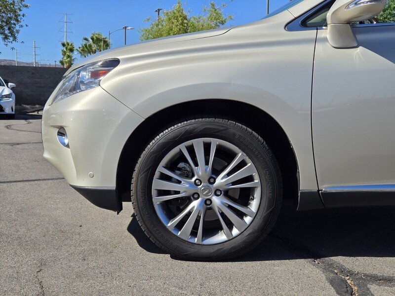 Used 2013 Cashmere Metallic LEXUS AWD 4DR image 9