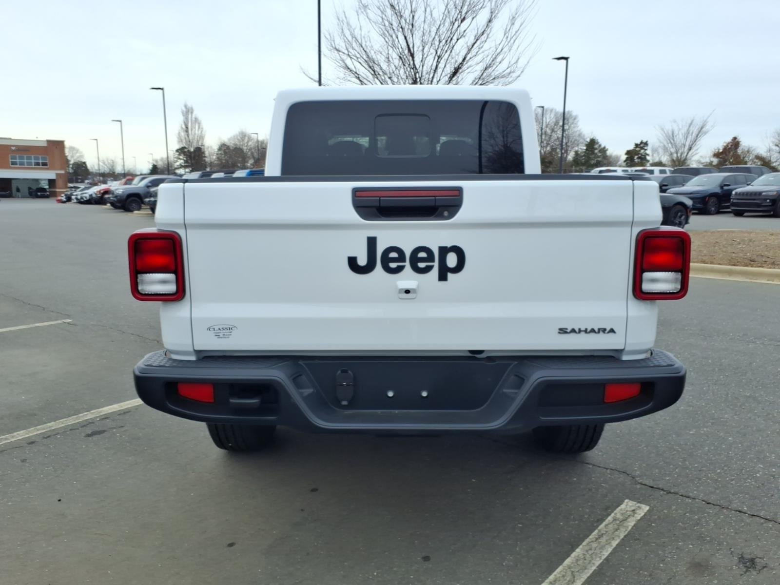 New 2026 Bright White Clear-Coat Exterior Paint Jeep Sahara image 14