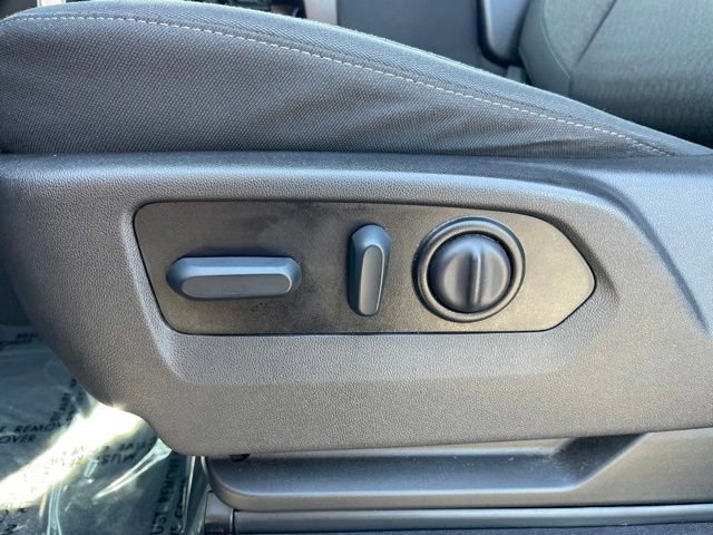 Used 2022 Summit White Chevrolet Custom image 9