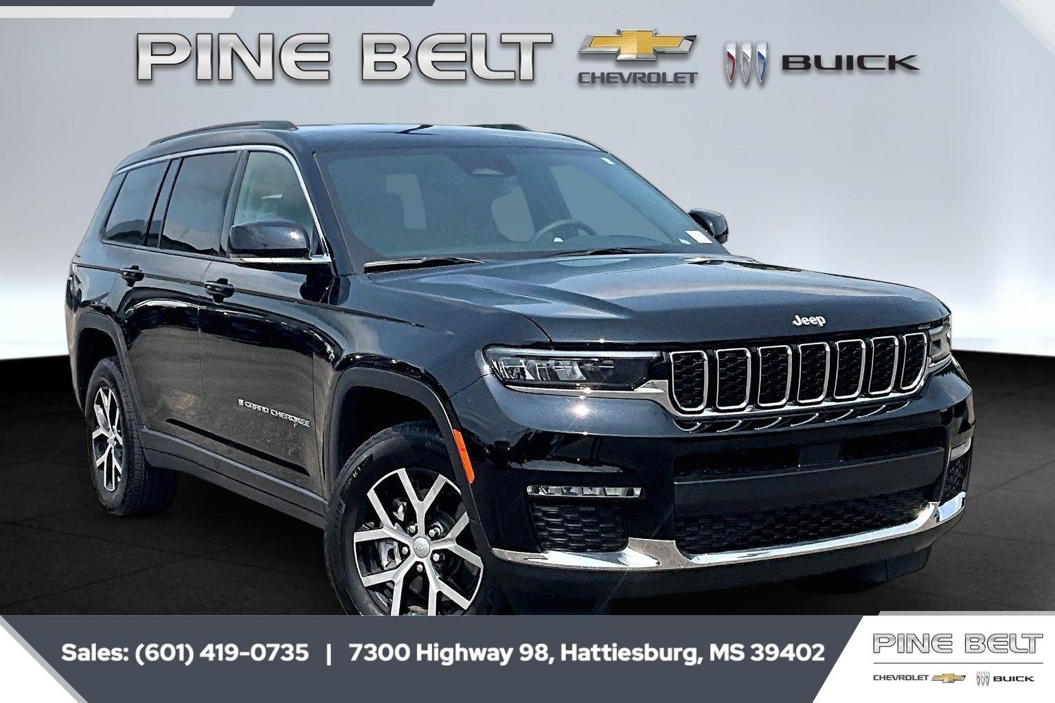 Used 2025 Diamond Black Crystal Pearlcoat Jeep Limited image 1