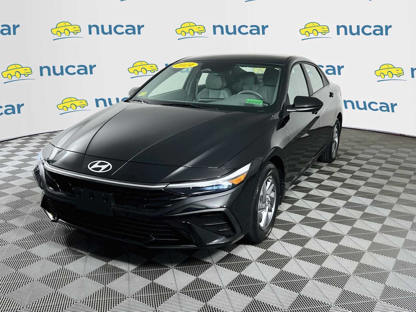 Used 2024 Abyss Black Hyundai SE image 3
