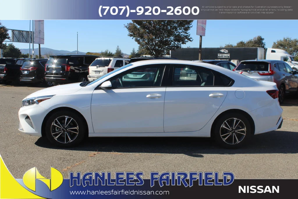 2023 Kia Forte LXS - Photo 2