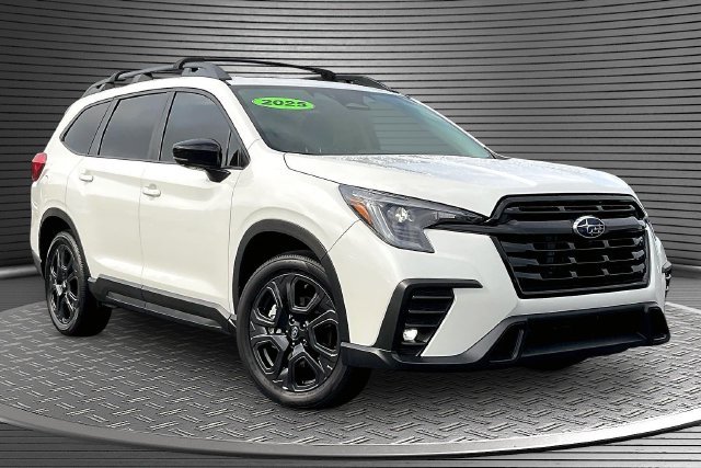 Used 2025 White Subaru Onyx Edition Touring image 3
