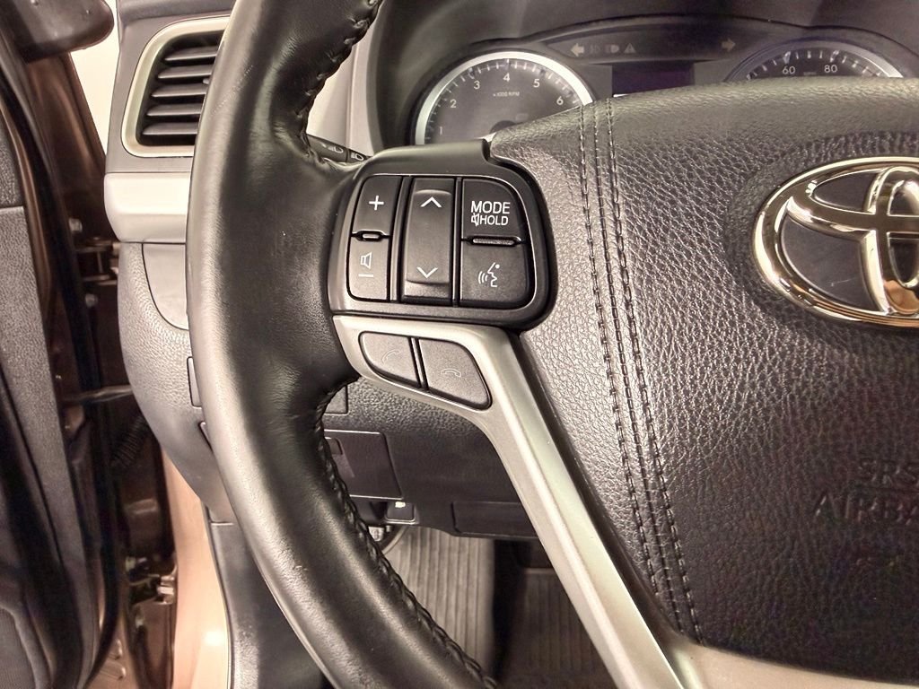 Used 2018 Walnut Toyota XLE image 22