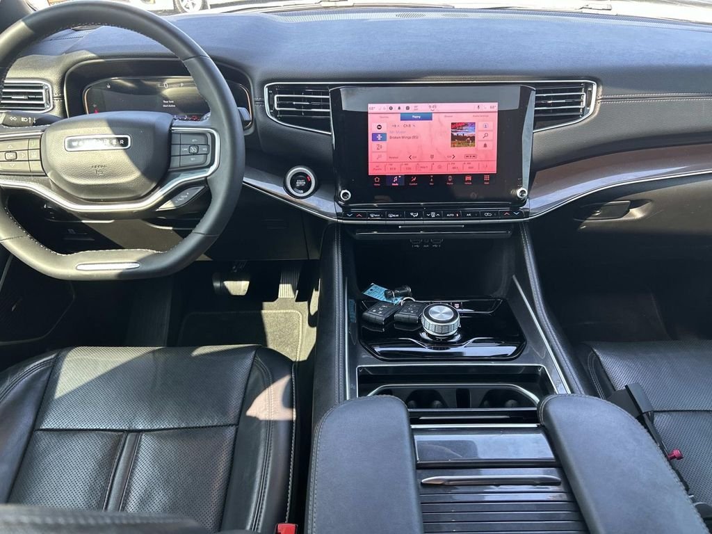 Used 2024 Silver Jeep Base image 13