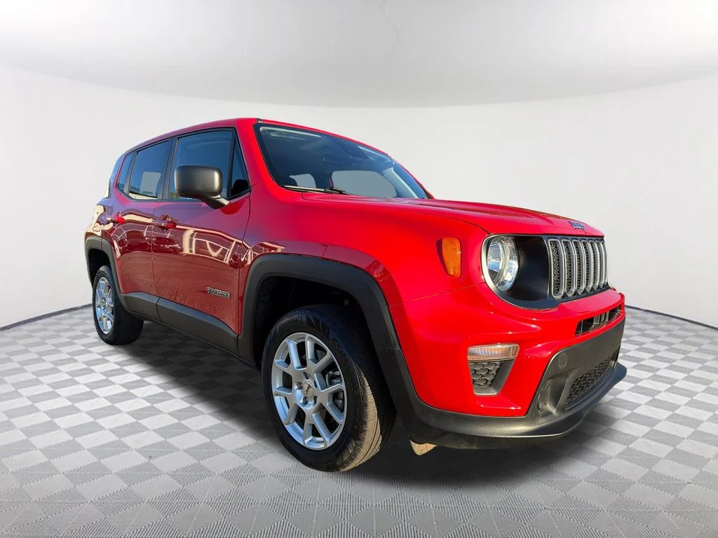 Used 2023 Red Jeep Latitude image 3