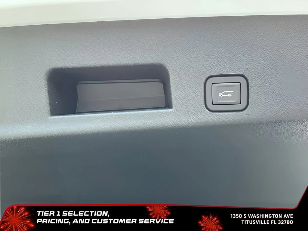 New 2026 Glacier White Tricoat GMC Elevation image 22