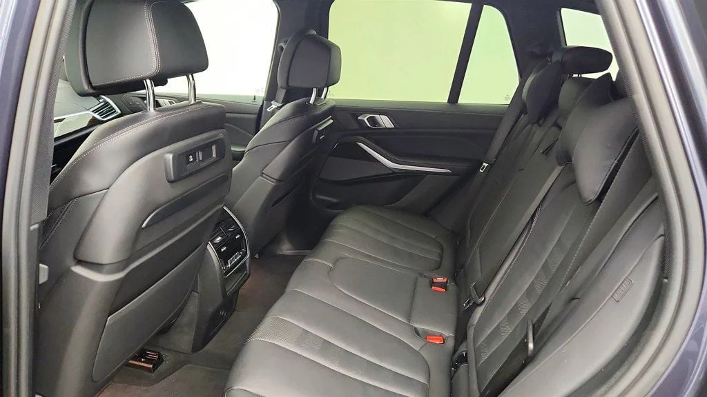Used 2020 Arctic Grey Metallic BMW M50i w/ Driving Assist Pro, Luxury Seating & Premium Pkg image 22