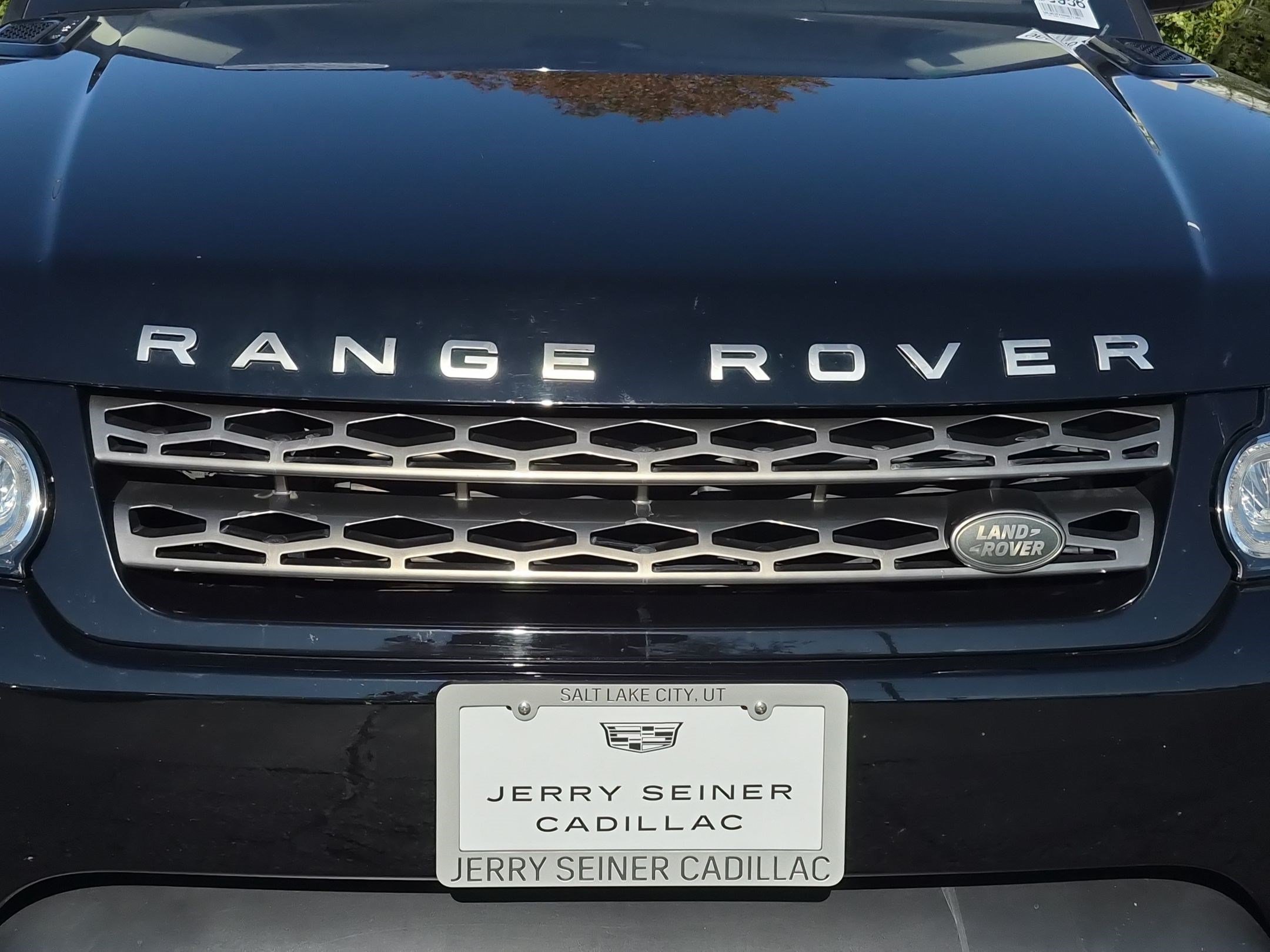 Used 2017  Land Rover SE image 9