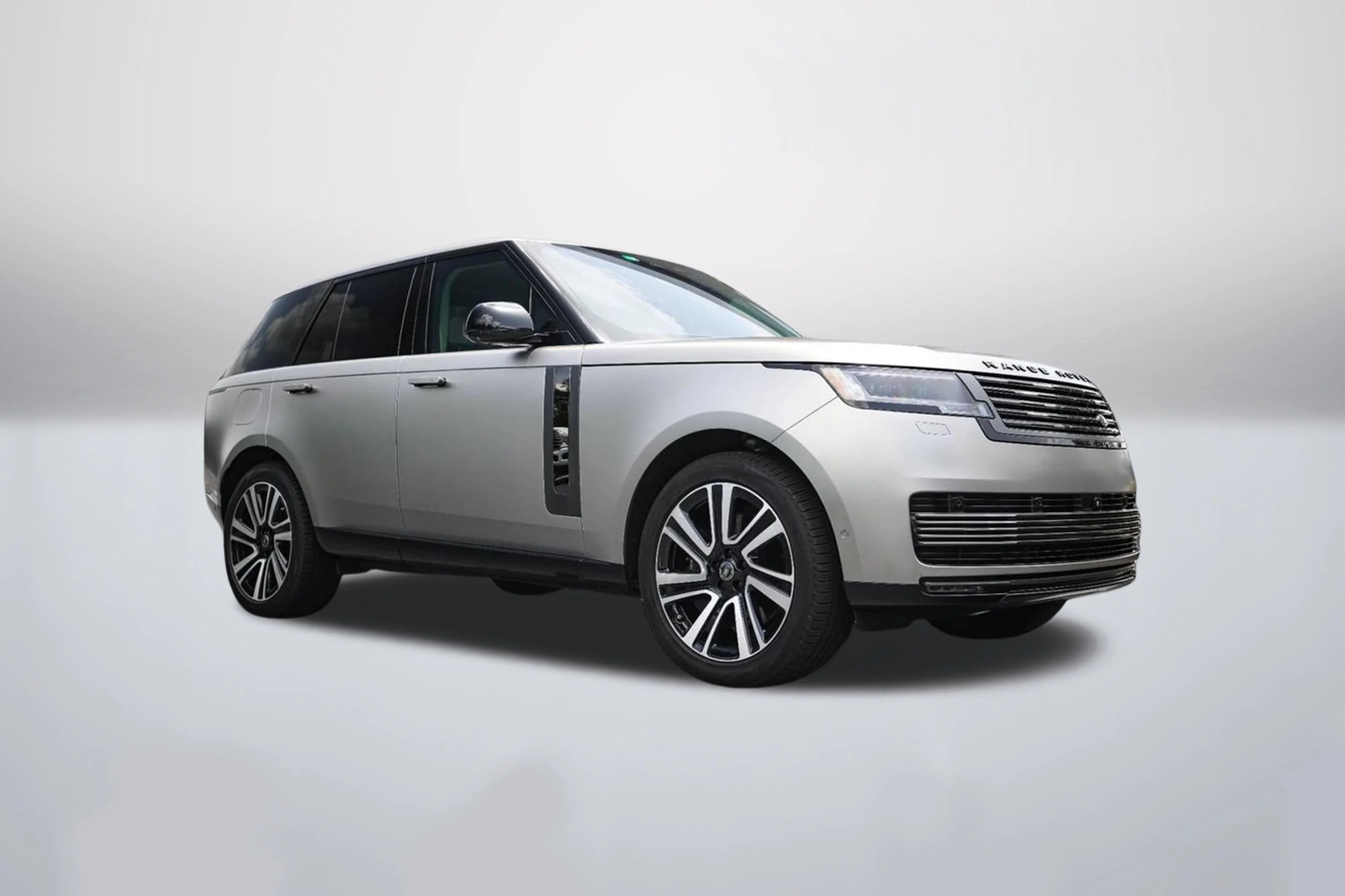 Used 2023 Flux Silver SV Bespoke Ultra Metallic Satin Land Rover SV image 1