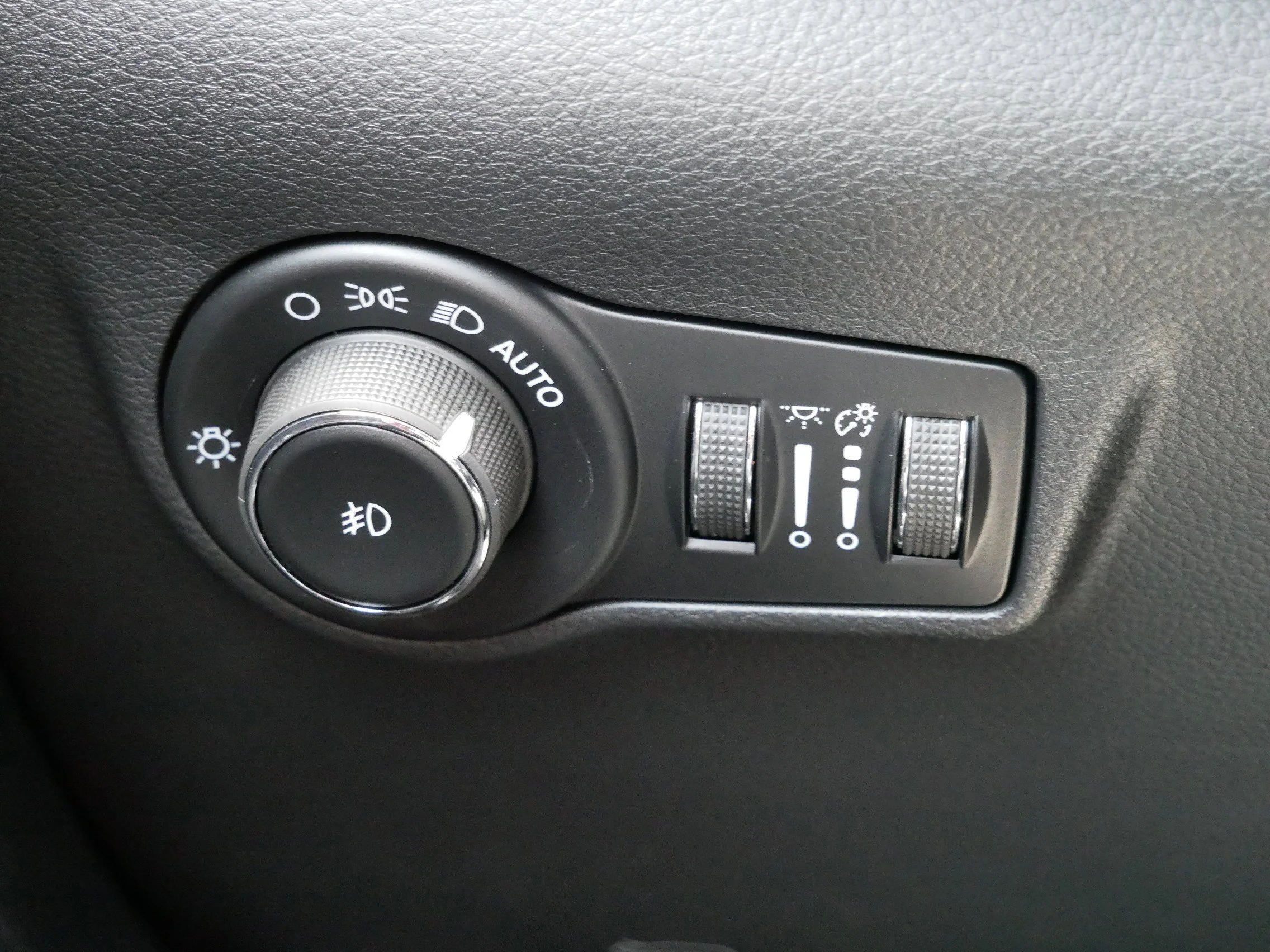 New 2026 Diamond Black Crystal Pearlcoat Jeep Limited Altitude image 18
