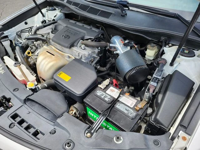 Used 2014 White Toyota SE image 25