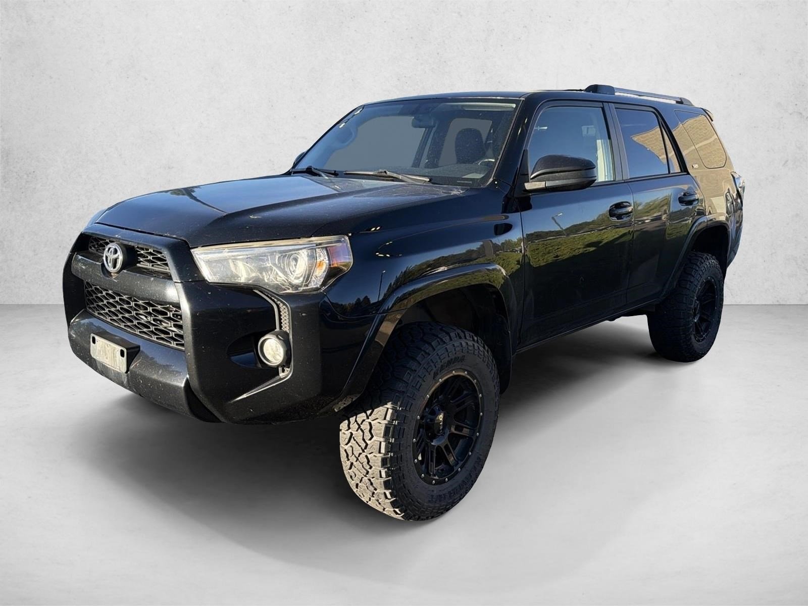 Used 2016 Midnight Black Metallic Toyota SR5 image 1