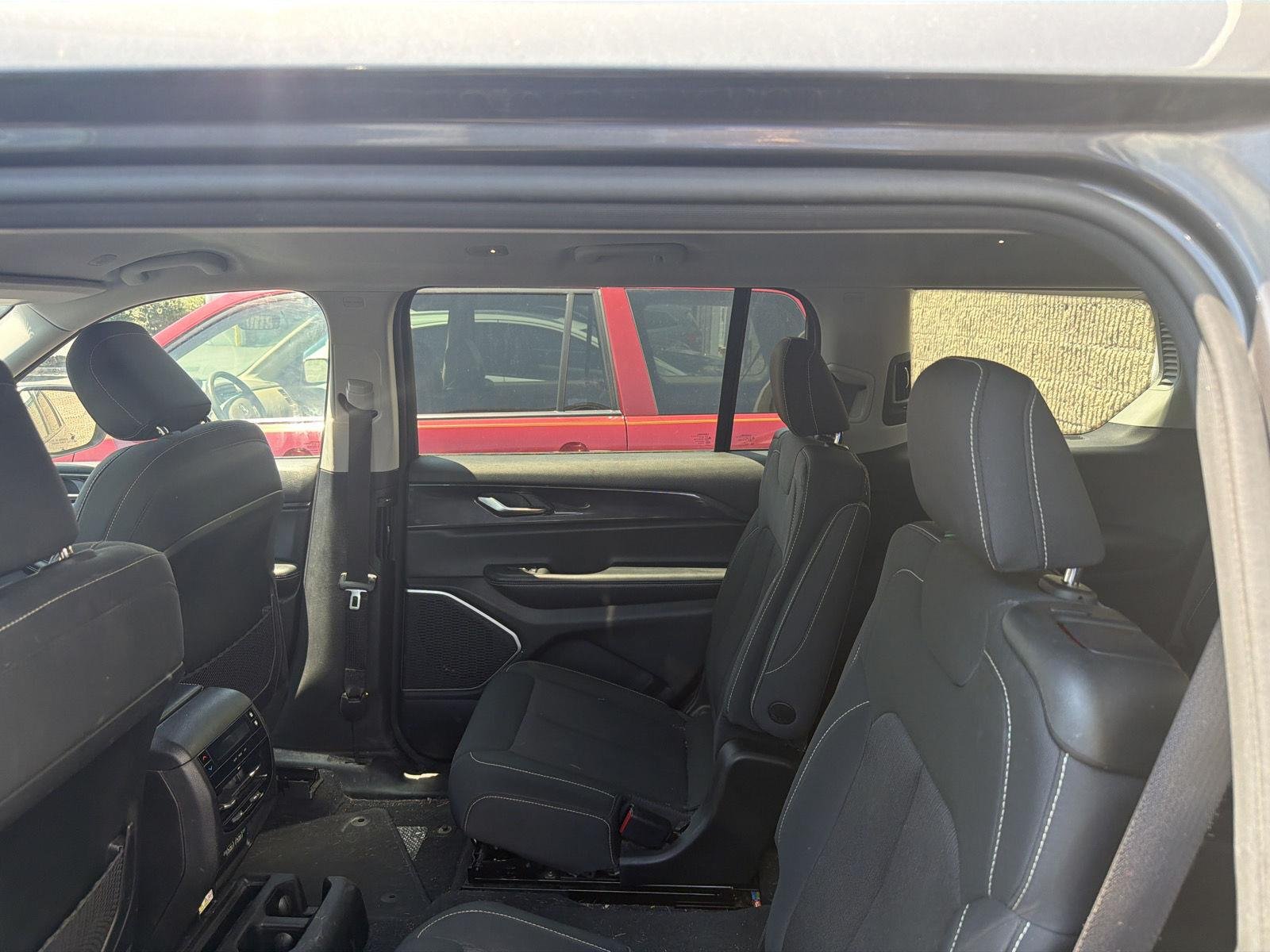 Used 2021 Baltic Gray Metallic Clearcoat Jeep Laredo image 18