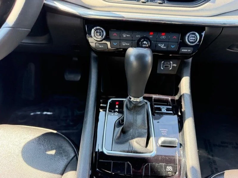 Used 2024 Gray Jeep Limited image 14