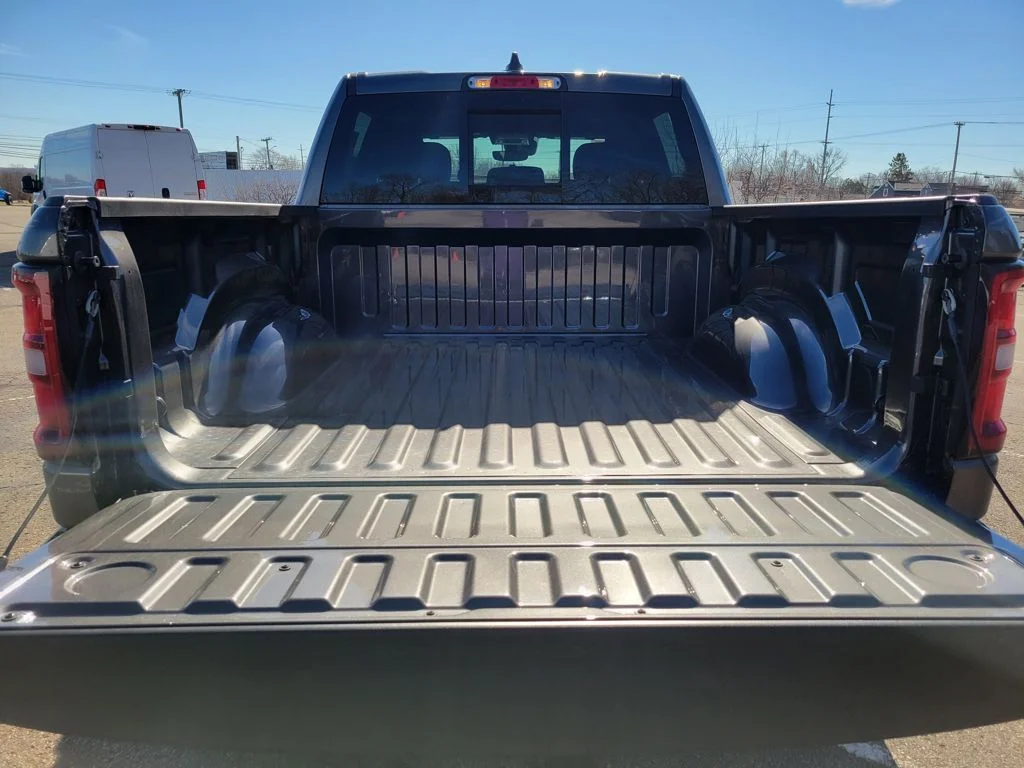 New 2026 Granite Crystal Metallic Clearcoat RAM Big Horn/Lone Star image 8