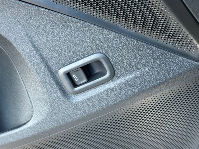 New 2026 Pyrite Silver Metallic Volkswagen 2.0T SE image 21