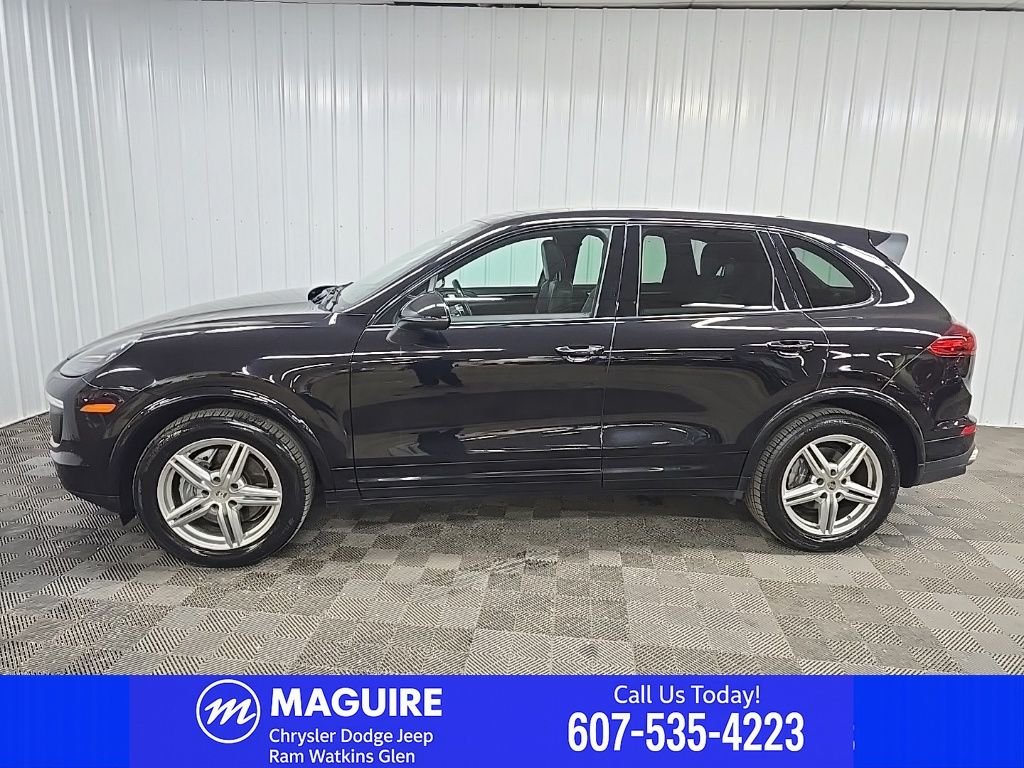 Used 2017 Moonlight Blue Metallic Porsche Base image 6