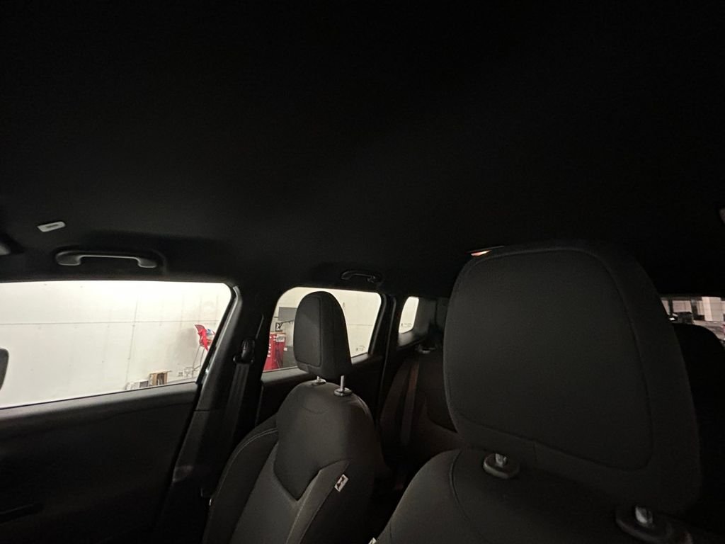 Used 2021 Black Jeep Latitude image 25