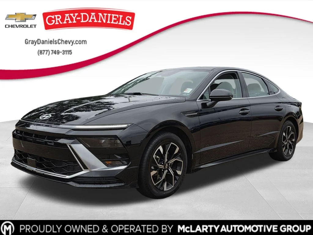 Used 2024 Black Hyundai SEL image 1