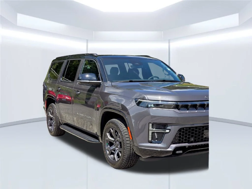 New 2026 Gray Jeep Upland image 39