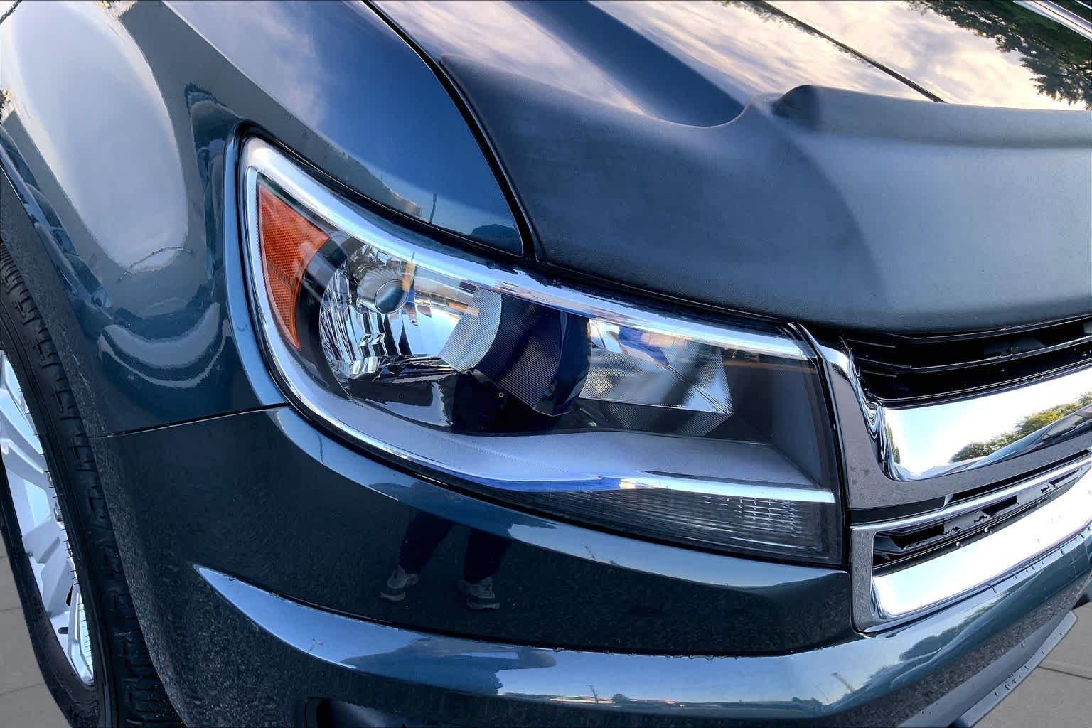 Used 2019 Shadow Gray Metallic Chevrolet 4WD LT image 27