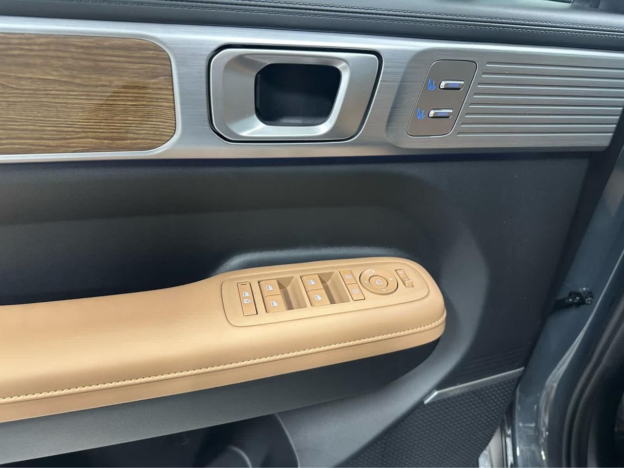 New 2026 Ecotronic Gray Hyundai Limited AWD image 15