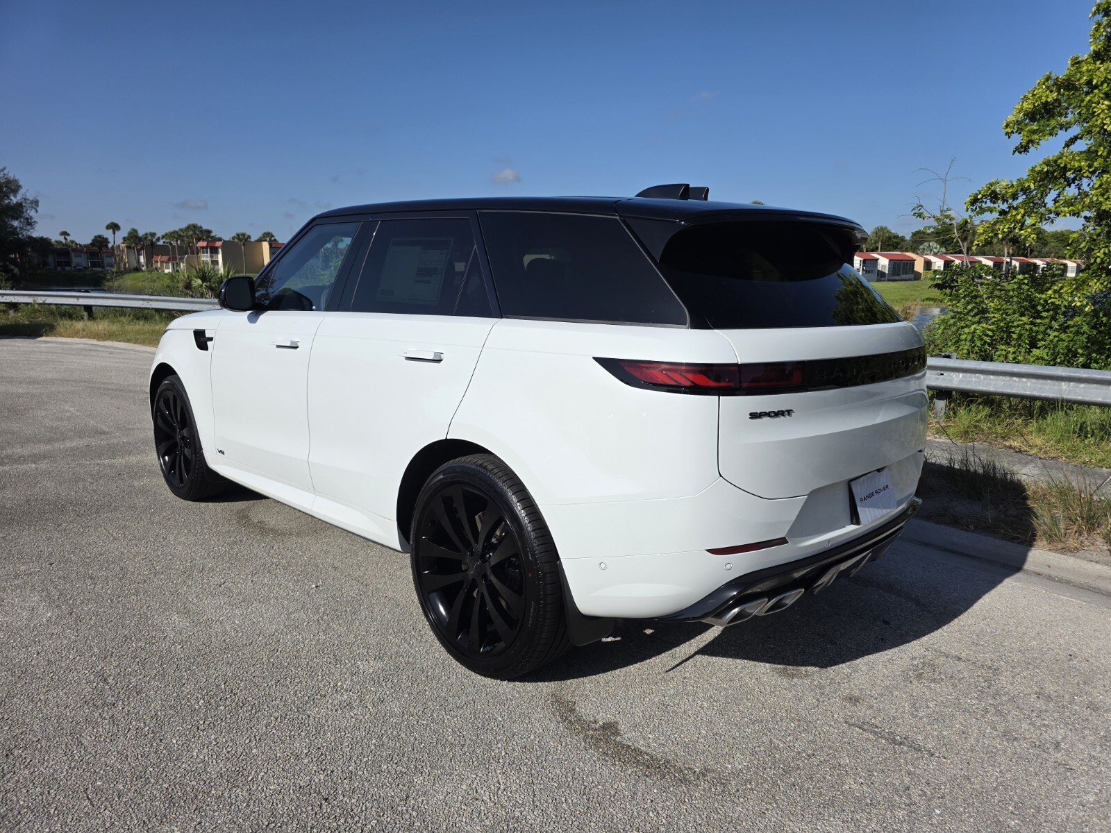 New 2026 Fuji White LAND ROVER Autobiography image 2