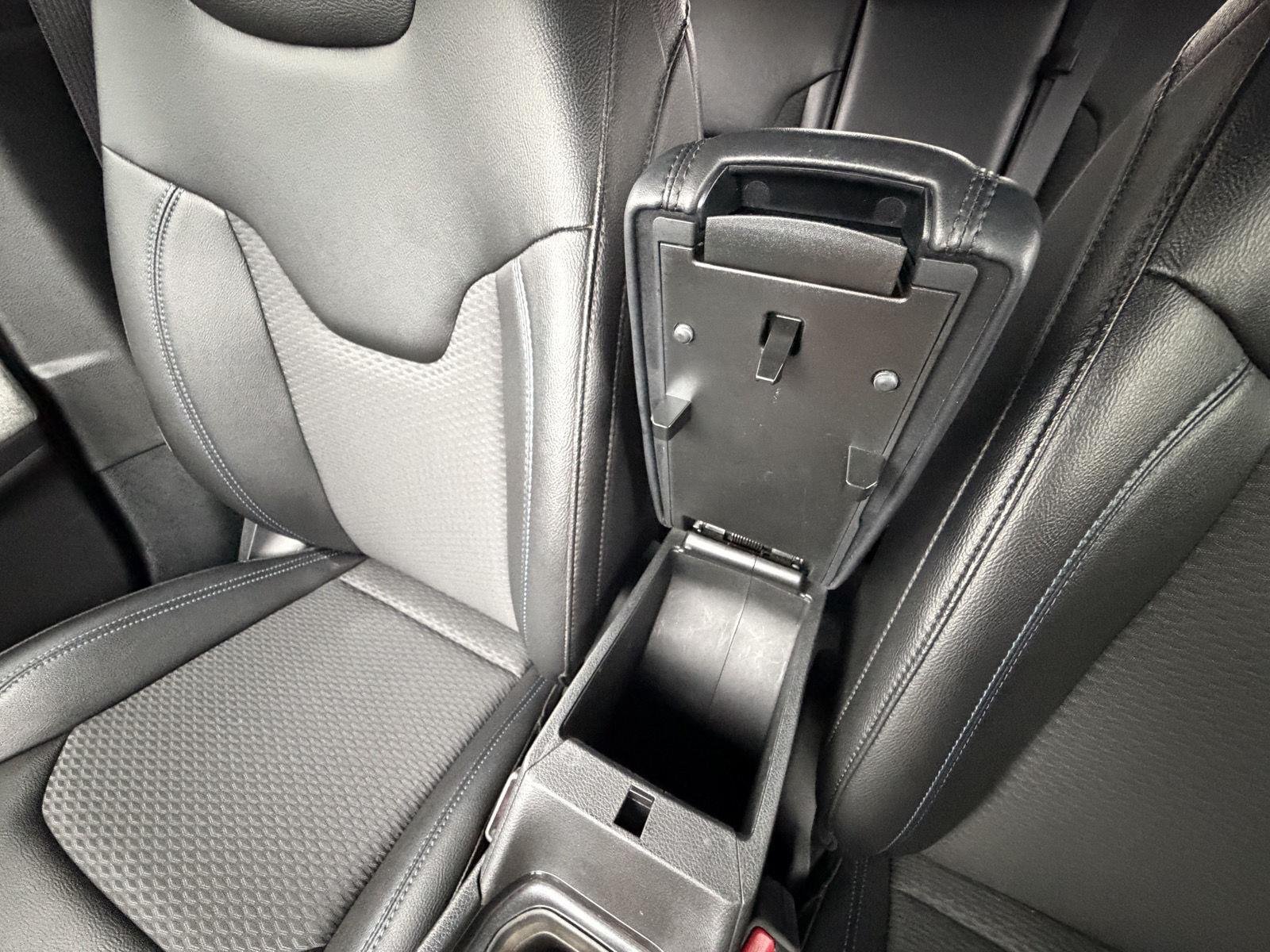 Used 2024 Silver Zynith Metallic Clearcoat Jeep Latitude image 14