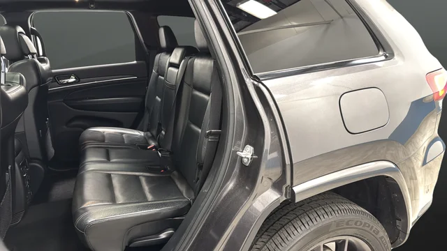 Used 2021 Crystal Metallic Jeep Limited image 24