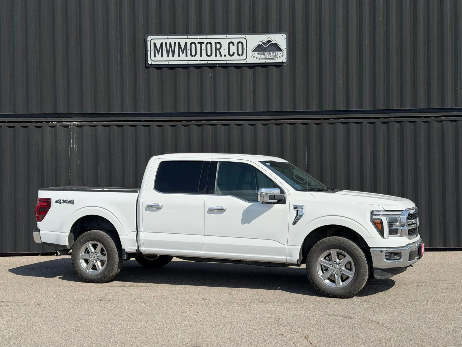 Used 2025 White Ford Lariat image 1