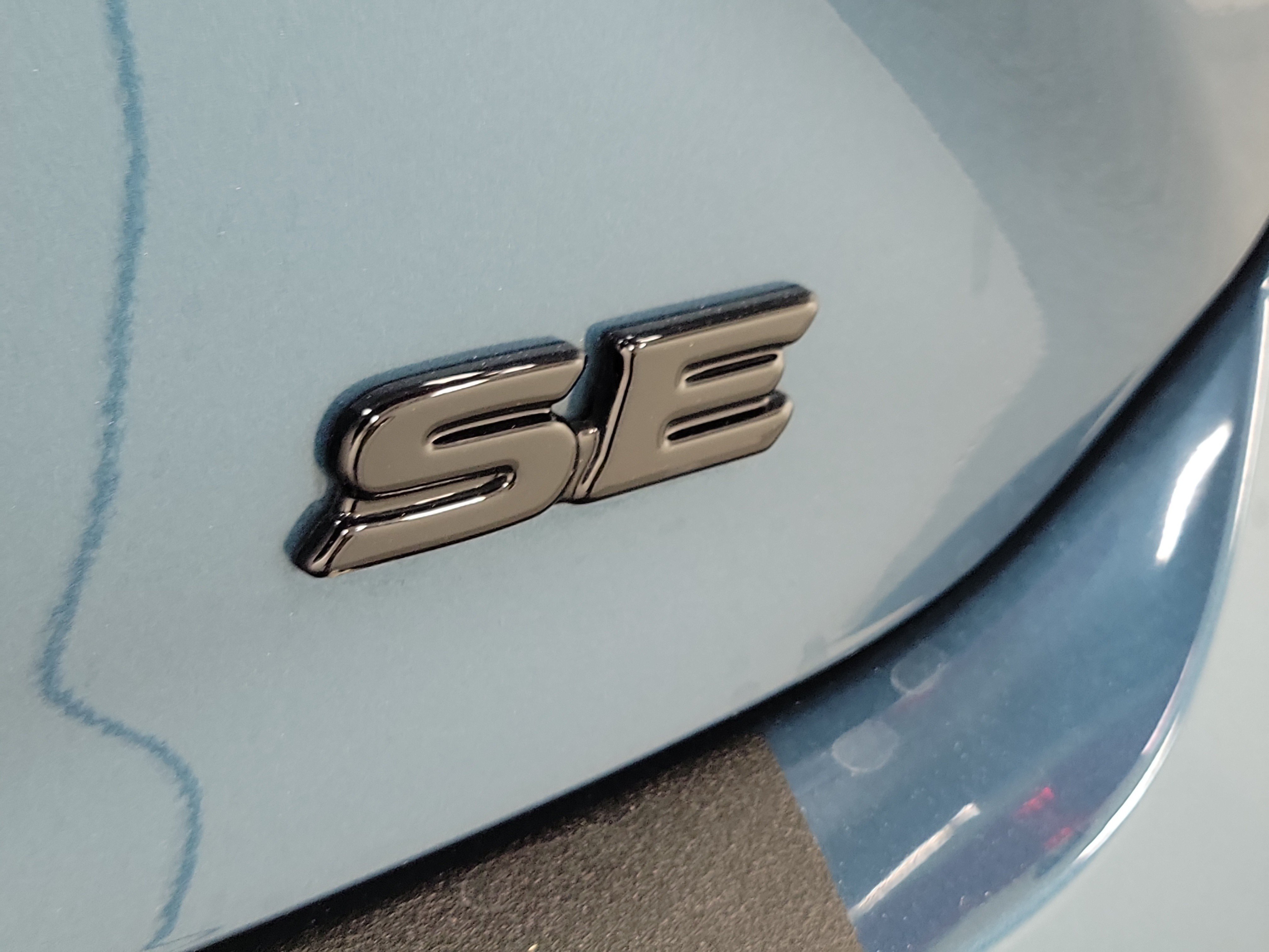 Certified Used 2025 Ocean Gem Toyota SE image 10
