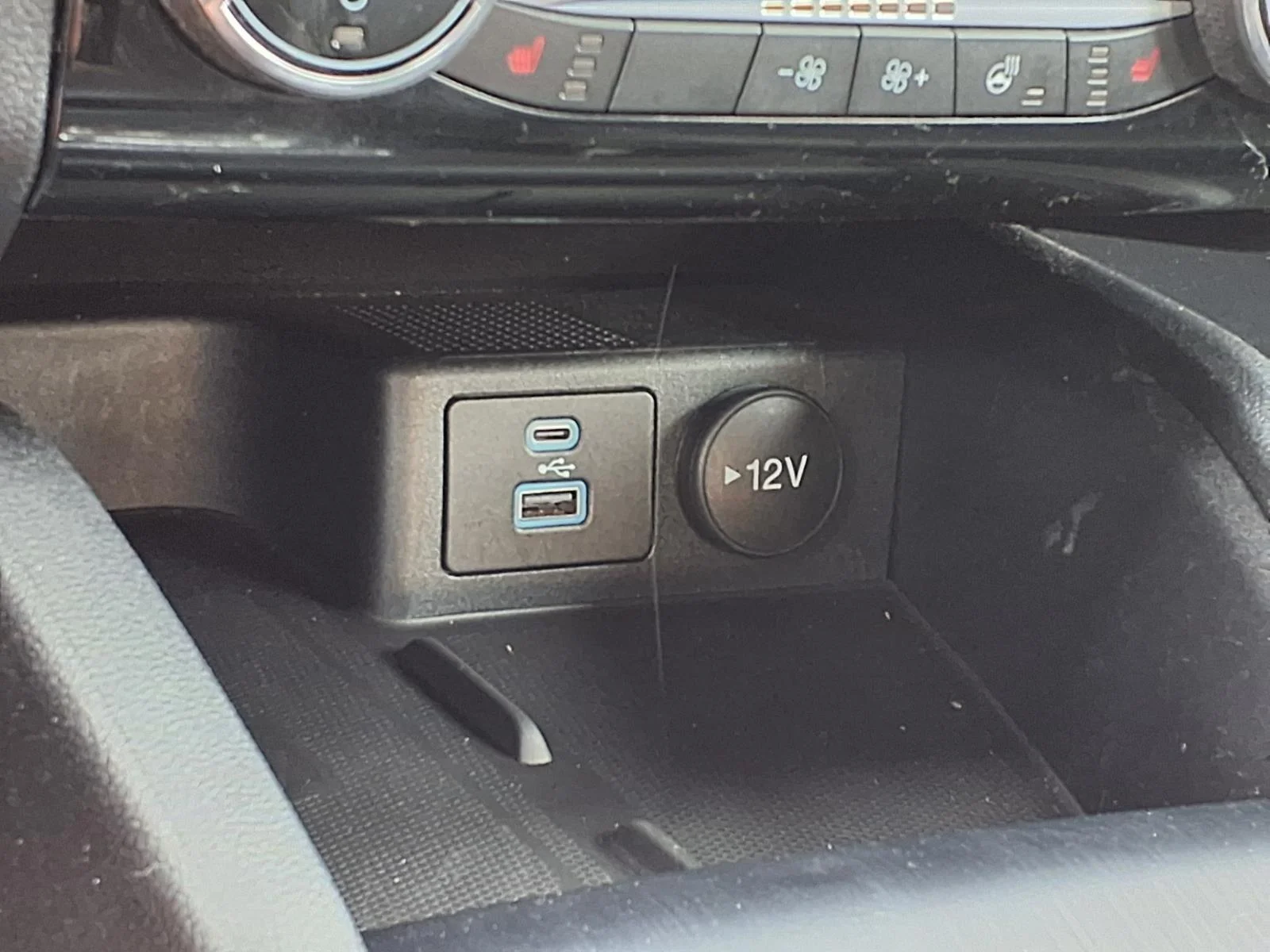 Used 2022 Agate Black Metallic Ford SEL Plug-In Hybrid image 5
