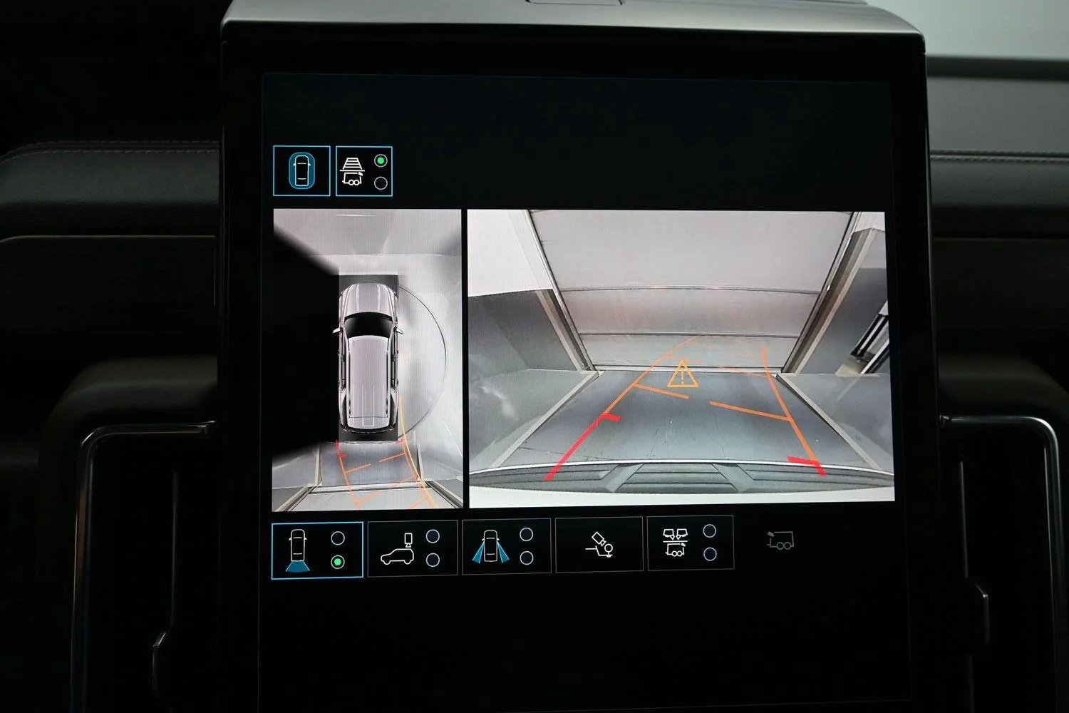 2025 GMC Yukon Denali Ultimate - Photo 37