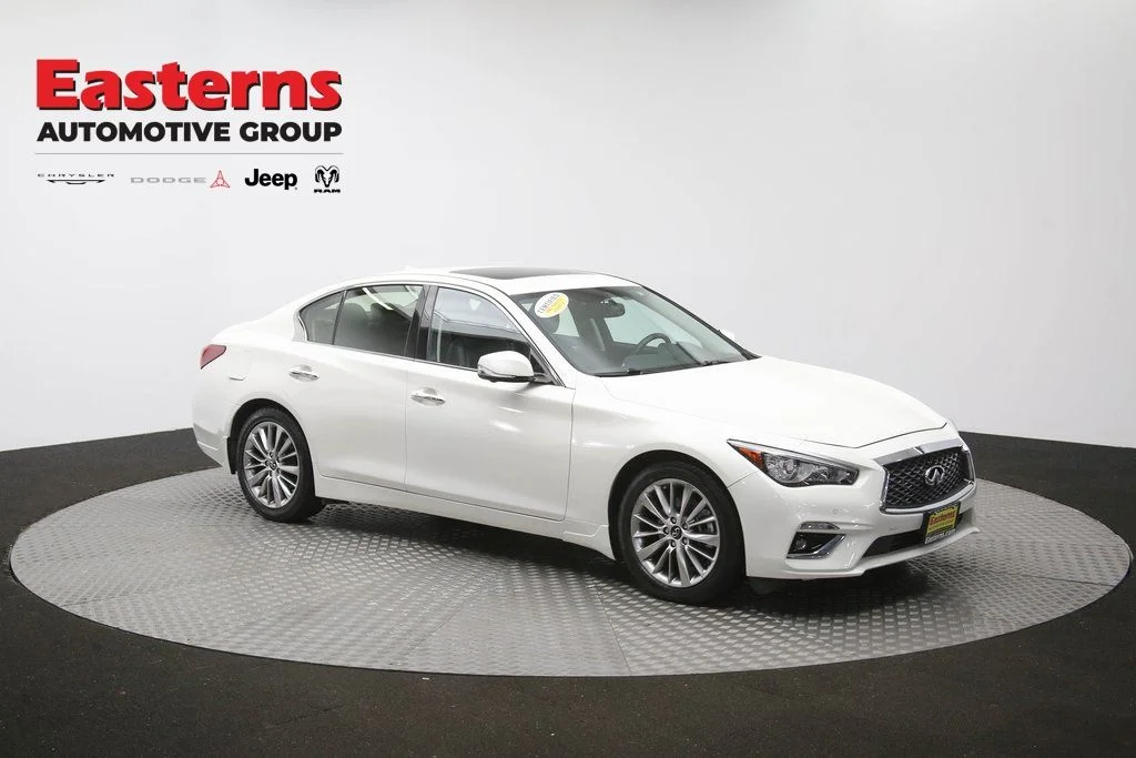 Used 2023 White INFINITI LUXE image 52